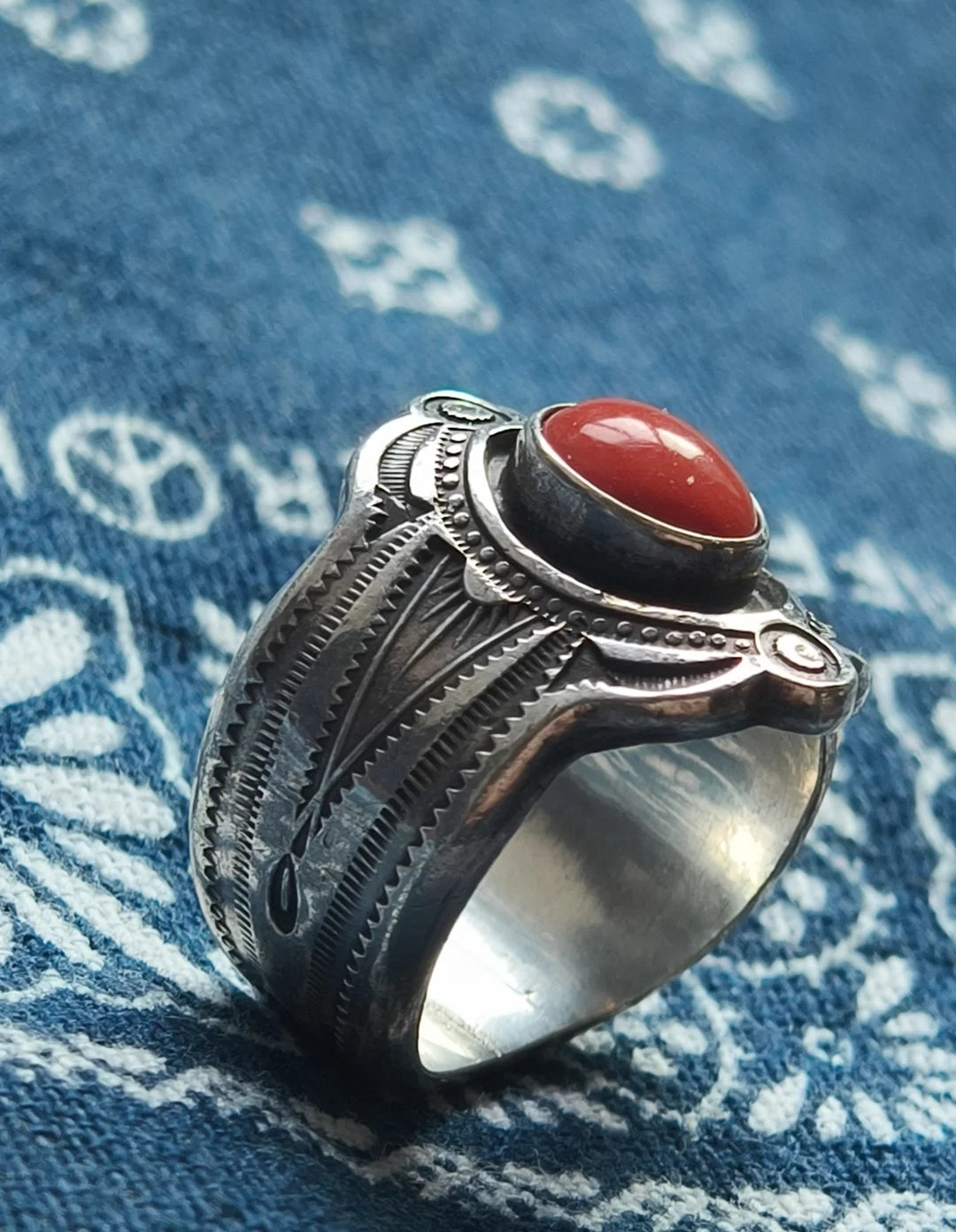 Navajo Pattern Coral Ring Silver Ornament Coral