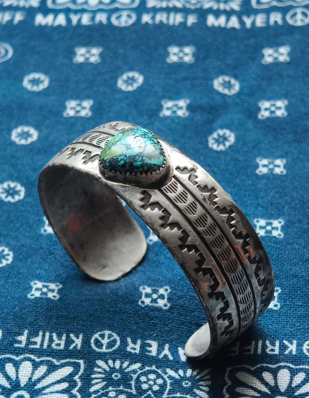 The simple turquoise ring with smooth lines and mysterious Indian totems gives a sense of antiquity and depth, full of a sense of story and the otherworldly charm of turquoise