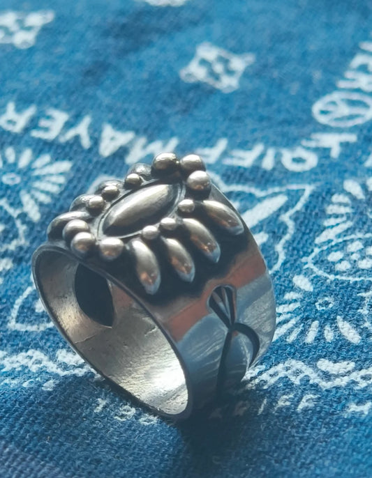 Stand out without colliding with the Navajo Indian Silver Jewelry Ring