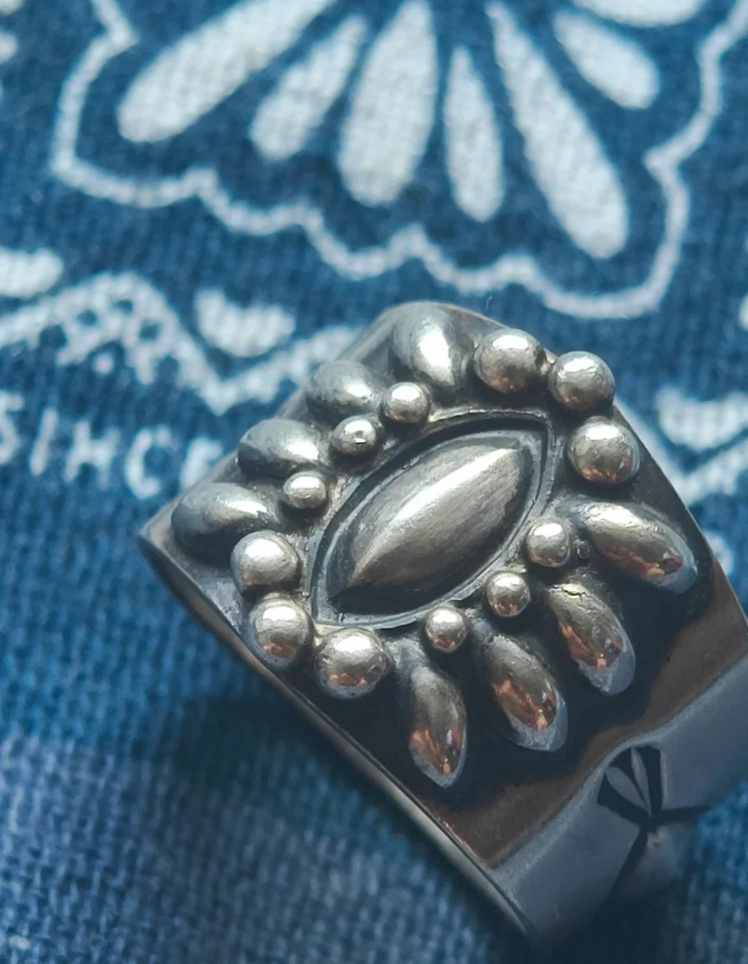 Stand out without colliding with the Navajo Indian Silver Jewelry Ring