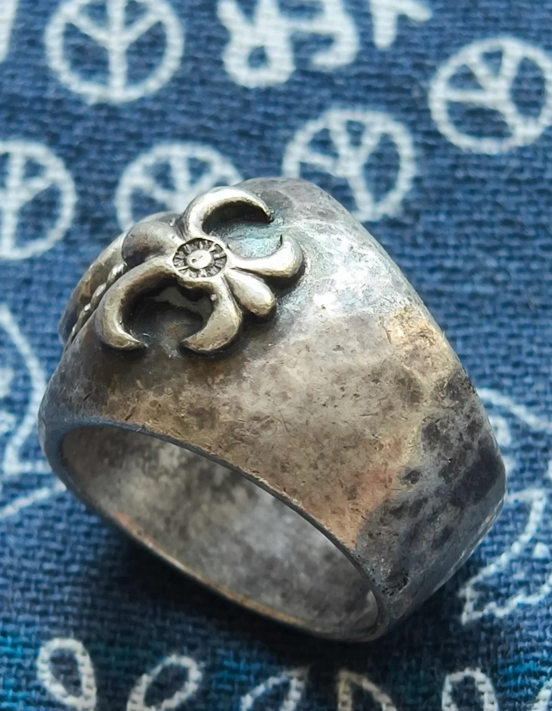 Full body hammer pattern forged handmade texture vintage ring with a sense of vicissitudes